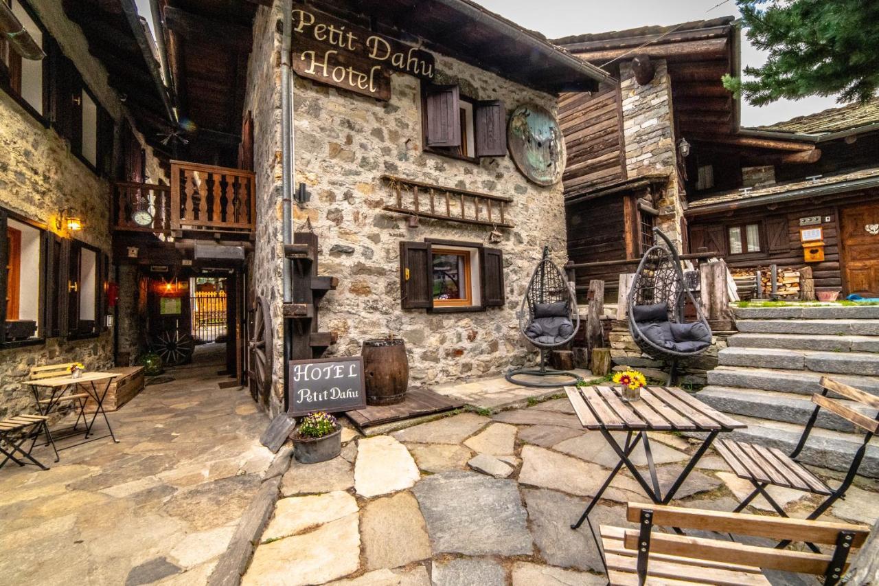 קונייה Hotel Petit Dahu - Chambres Et Restaurant מראה חיצוני תמונה