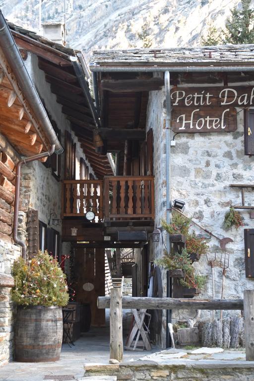 קונייה Hotel Petit Dahu - Chambres Et Restaurant מראה חיצוני תמונה