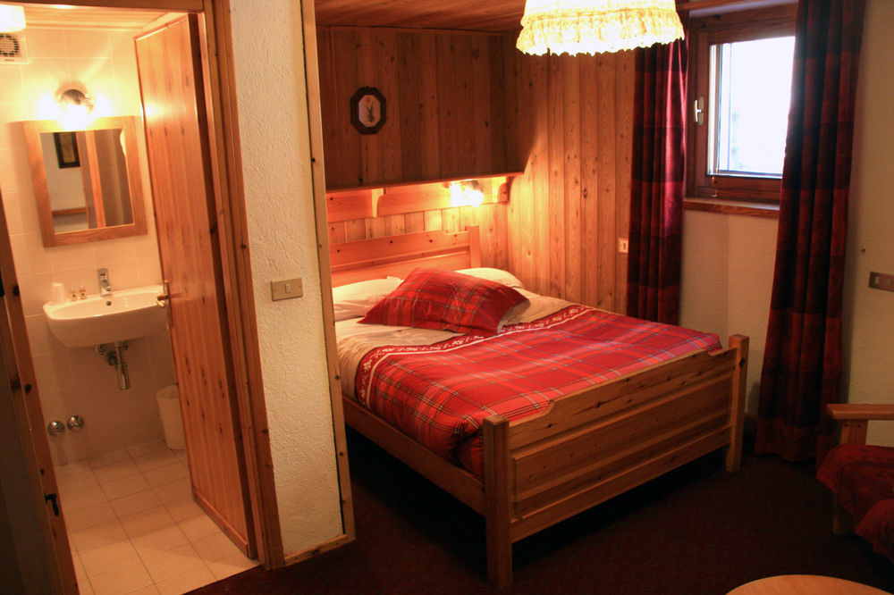 קונייה Hotel Petit Dahu - Chambres Et Restaurant מראה חיצוני תמונה