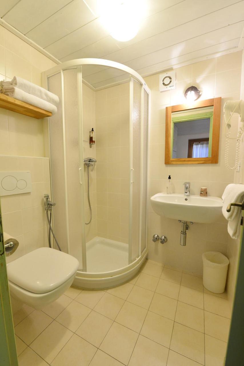 קונייה Hotel Petit Dahu - Chambres Et Restaurant מראה חיצוני תמונה
